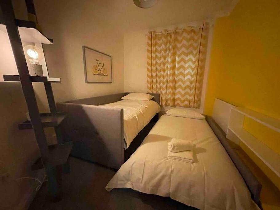 East Walls Apartment 奇切斯特 外观 照片