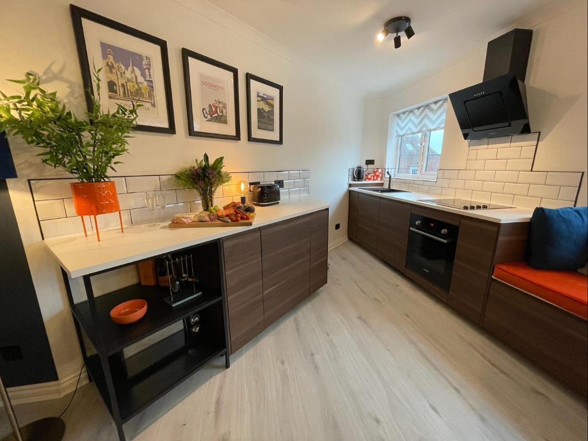 East Walls Apartment 奇切斯特 外观 照片
