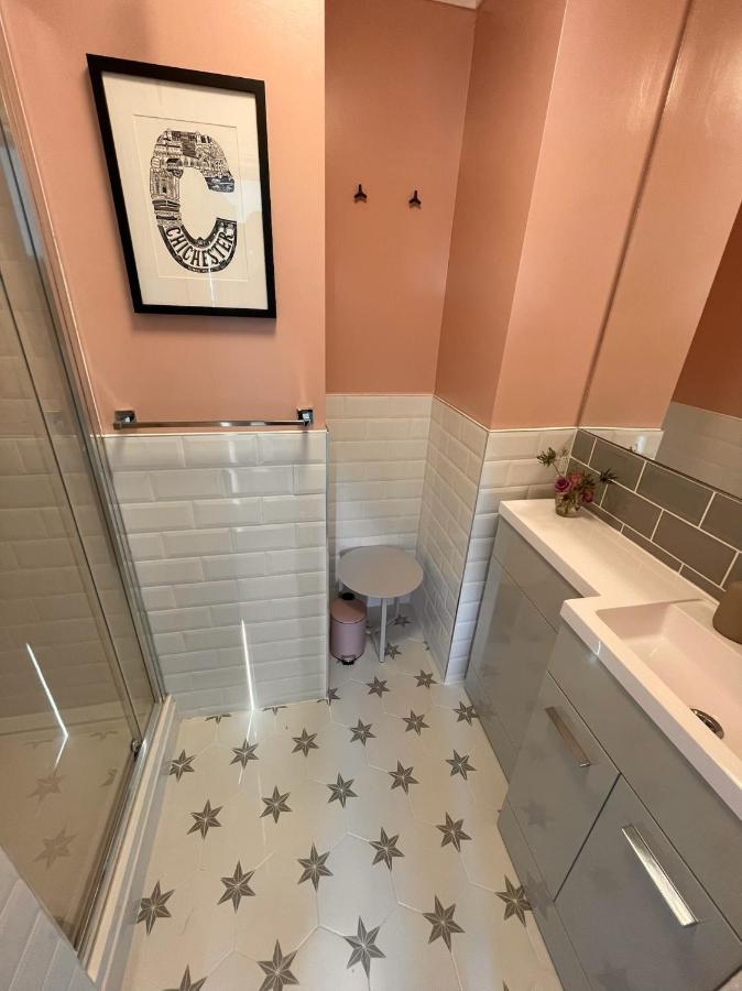 East Walls Apartment 奇切斯特 外观 照片